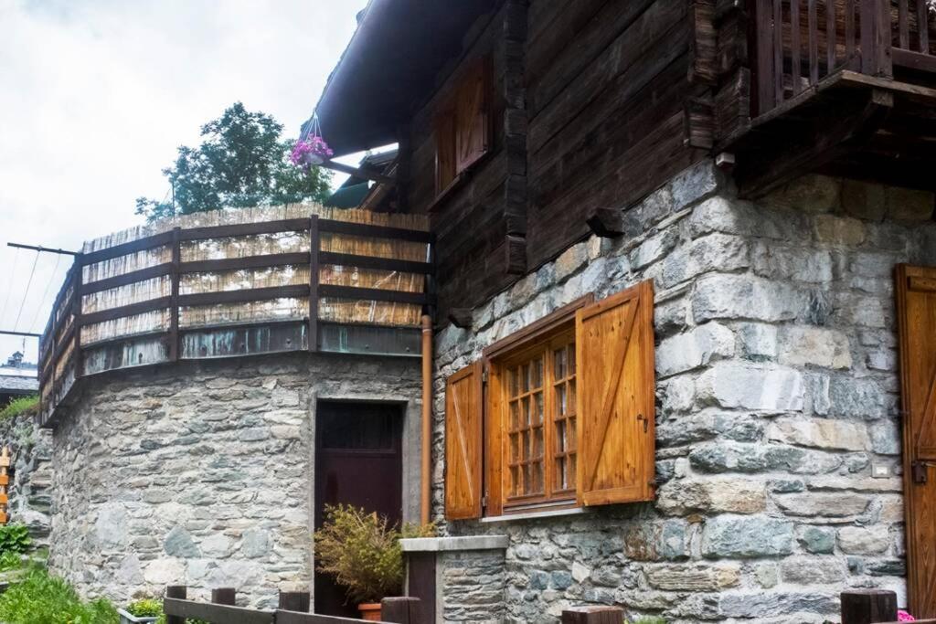 Chalet Indipendente In Centro A Valtournenche Exterior foto